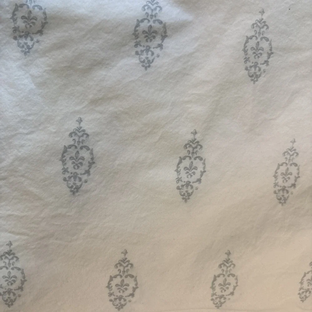 Simply Shabby Chic ONE  Full‎ Flat Sheet White Gray Fleur De Lis 100% Cotton